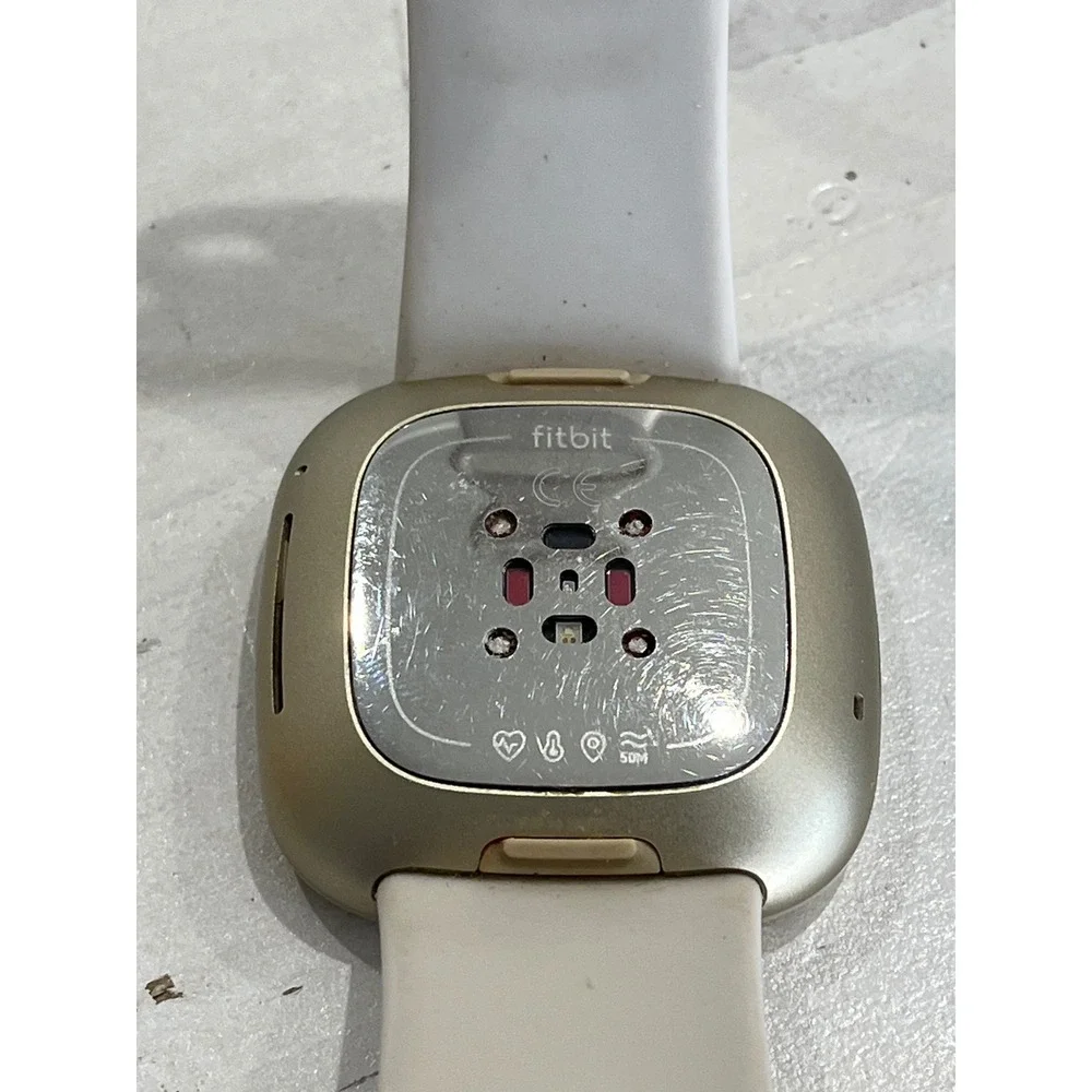 Fitbit Smartwatch GPS Heart Rate Beige‎ Band and charger